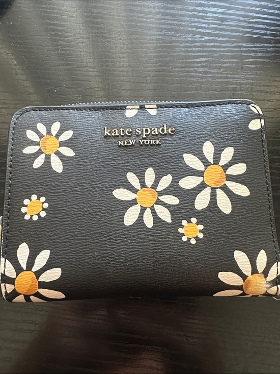 kate spade Handbags - Kate Spade womans Spencer Daisy Zip Wallet OS
